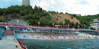 Пляж гостиничного комплекса Ялта-Интурист на лето 2024 - фотографии, отзывы Пляж гостиничного комплекса Ялта-Интурист на лето 2024 - фотографии, отзывы