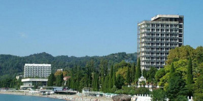 Пляж санаториев РВСН и МВО в городе Сухум - фотографии, отзывы туристов на лето 2024 Пляж санаториев РВСН и МВО в городе Сухум - фотографии, отзывы туристов на лето 2024