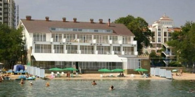 Пляж отеля "Форт-Нокс" город Феодосия лето 2024 - фотографии, отзывы туристов Пляж отеля "Форт-Нокс" город Феодосия лето 2024 - фотографии, отзывы туристов