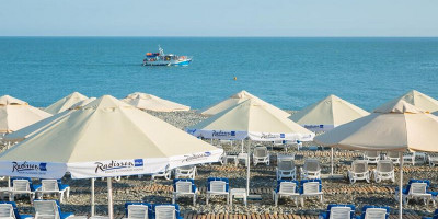 Пляж Radisson в Адлере на лето 2024 с отзывами, ценами, инфраструктурой Пляж Radisson в Адлере на лето 2024 с отзывами, ценами, инфраструктурой